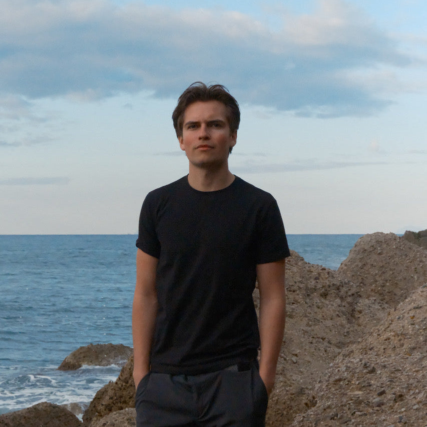 At 17, He Bottlede First Love – Meet Oscar Emil